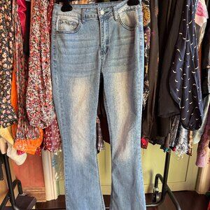 ✨ KUNMI Light Wash Stretch Bootcut Jeans – Size 4 (Never Worn) ✨